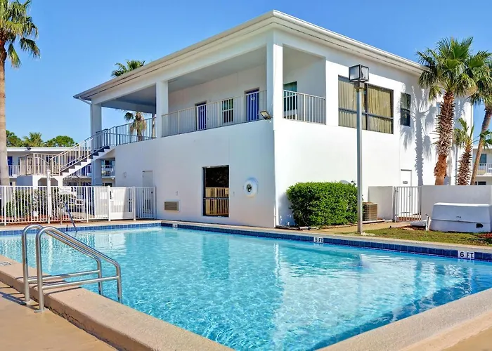 Dog Friendly Hotels in Destin