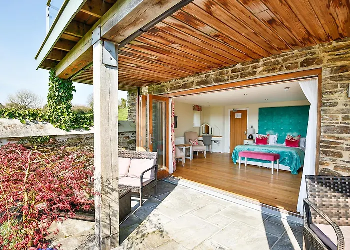 Dog Friendly Hotels in Tavistock (Devon)