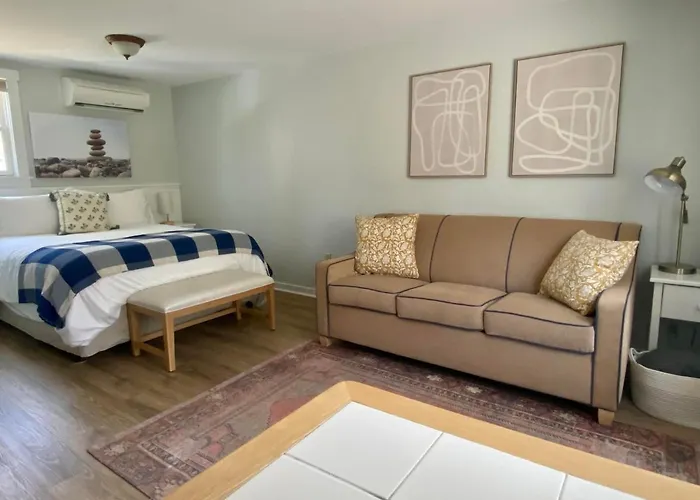 Dog Friendly Hotels in Bar Harbor