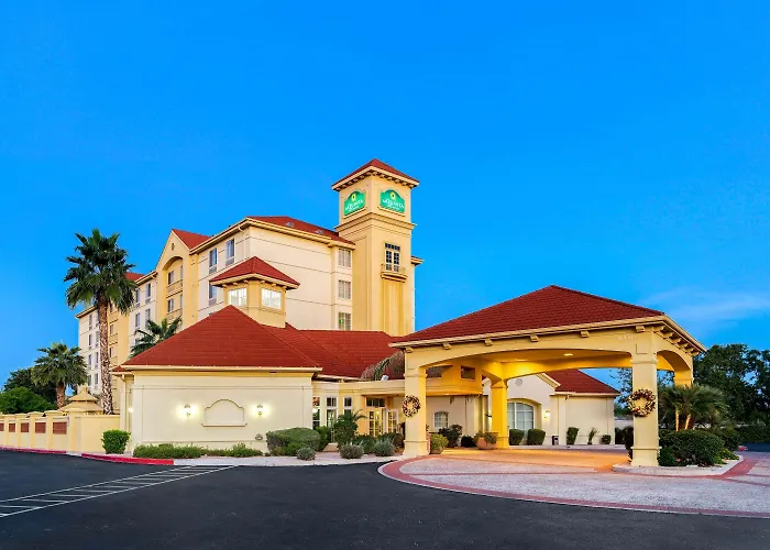 Dog Friendly Hotels in Mesa