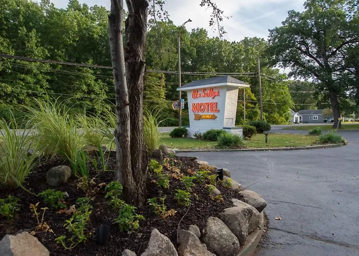 Dog Friendly Hotels in Michigan City