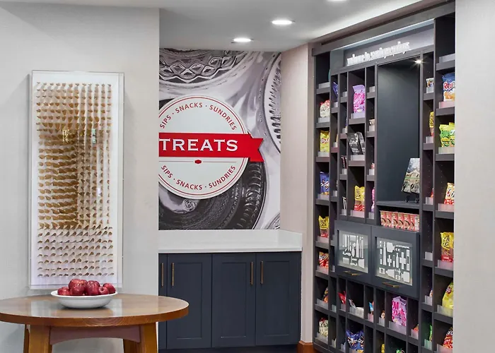 Dog Friendly Hotels in Saratoga Springs