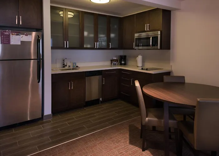 Dog Friendly Hotels in Menlo Park