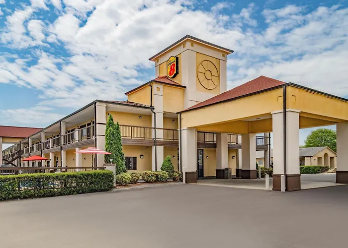 Dog Friendly Hotels in Columbia