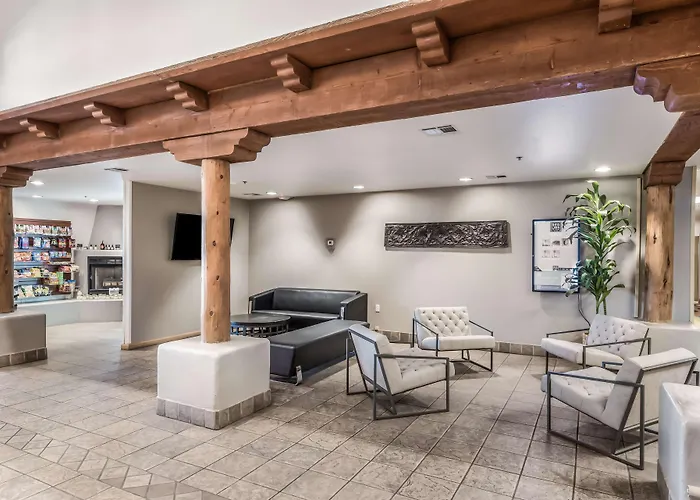 Dog Friendly Hotels in Goodyear