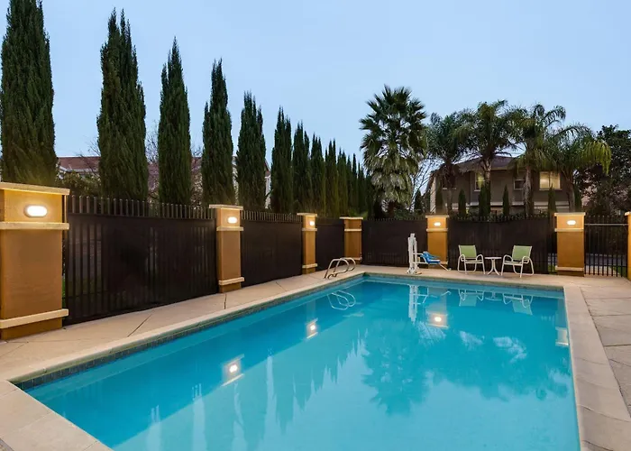 Dog Friendly Hotels in Fairfield