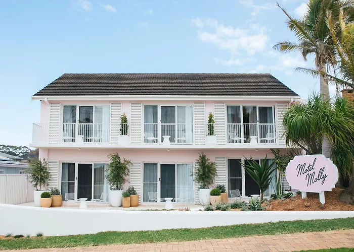 Dog Friendly Hotels in Hyams Beach